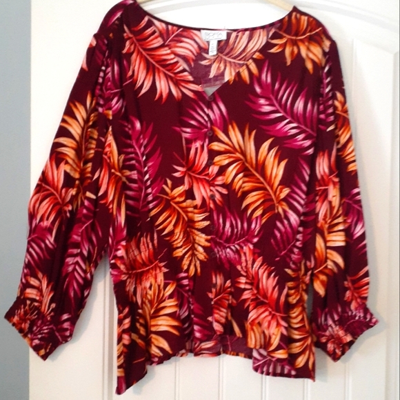 Sofia Vergara Floral Blouse. - Picture 1 of 6